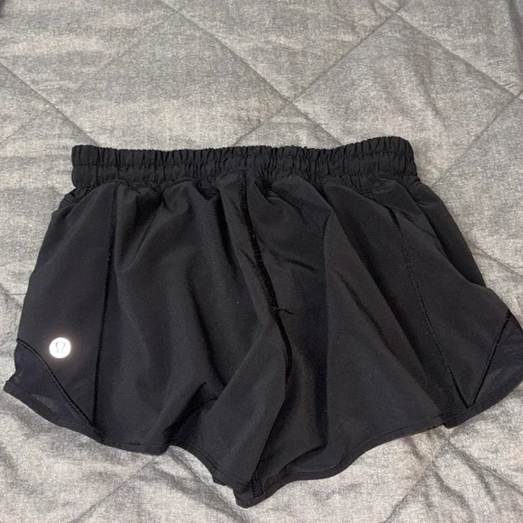 Lulu Lemon Hotty Hot Low-Rise Lined Short 2.5 - Picture 2 of 2